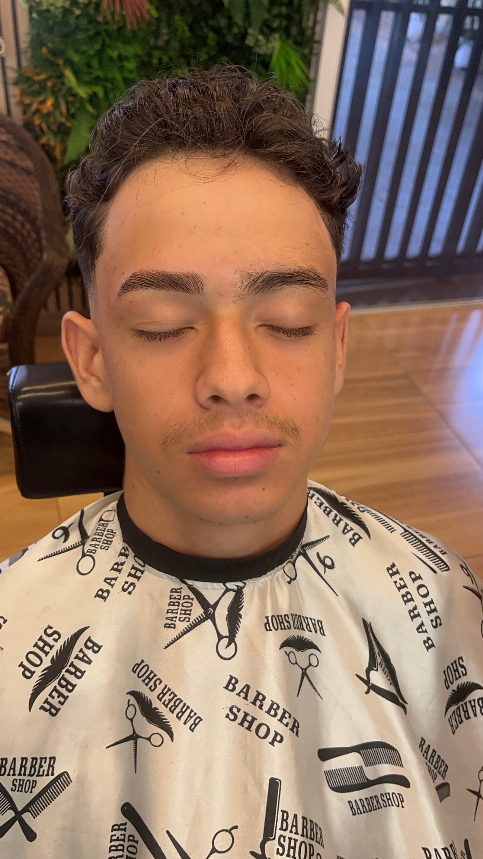 Corte e sobrancelha